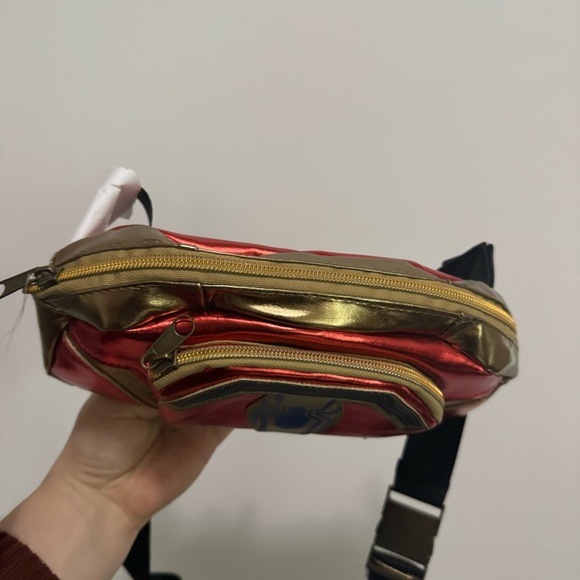 Disney spider man fanny pack iridescent, red new - Picture 2 of 5
